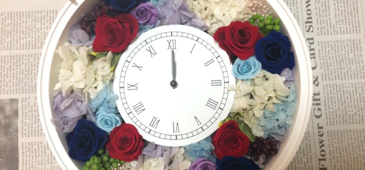 本当にびっくりなサプライズの演出！花嫁様へのプレゼントに結婚式のドレスカラーで花時計を作られました