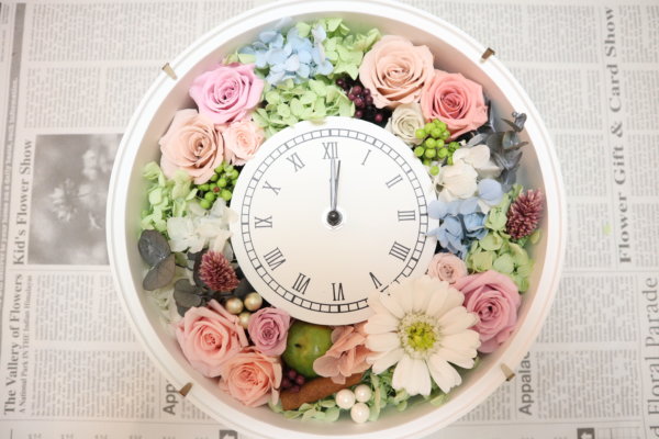 ハワイの結婚祝いのプレゼントに手作りの可愛い花時計を作られました 東京 表参道 青山プリザーブドフラワーアレンジメント教室 花 学校 初心者でも1回でおしゃれに手作りする お花レッスン