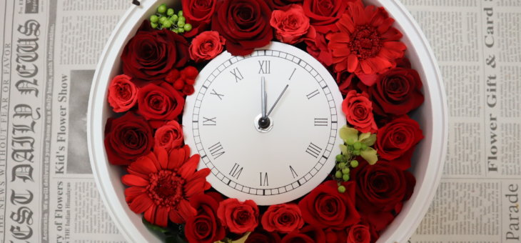 新婦様へのサプライズプレゼントに手作りの真っ赤な花時計を作られました